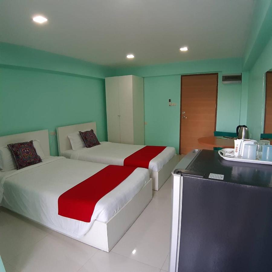 SLT Apartment Bangkok Bagian luar foto