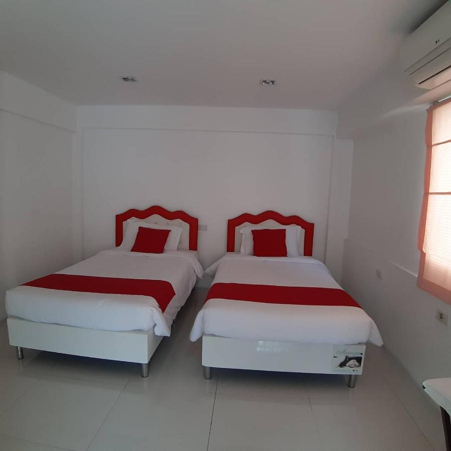 SLT Apartment Bangkok Bagian luar foto