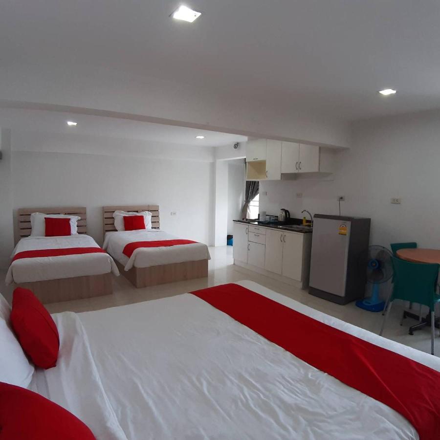 SLT Apartment Bangkok Bagian luar foto