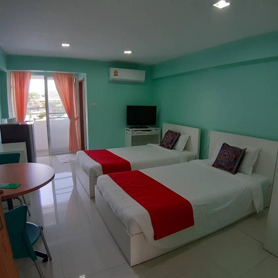 SLT Apartment Bangkok Bagian luar foto